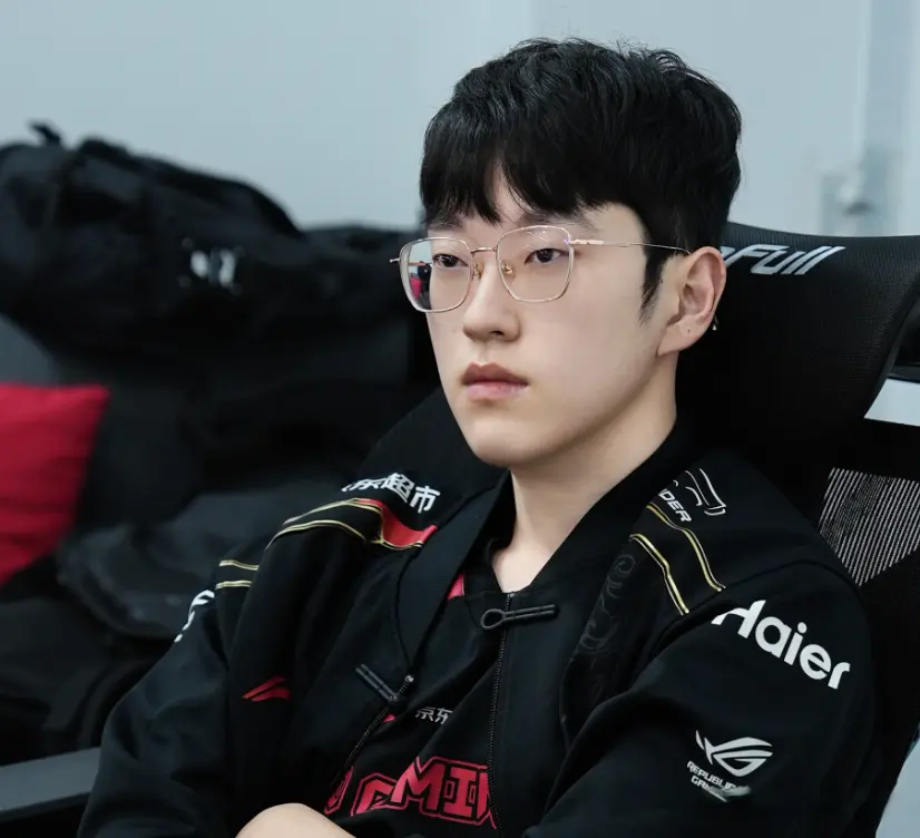 从辉煌到质, 丝众怒