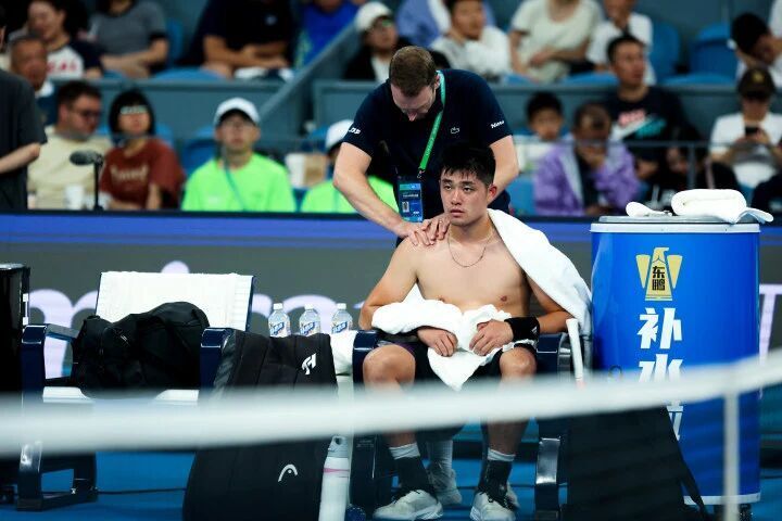 梅德韦杰夫, 调整, 分别面对赛